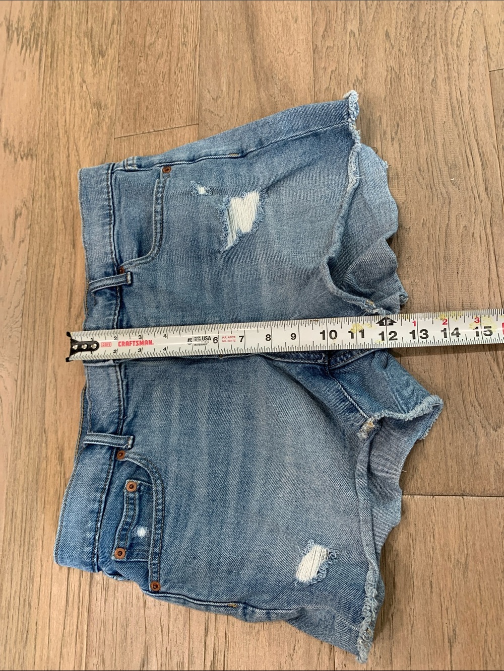 GAP Light Blue Distressed Denim Cutoff Shorts Size 30x3’’ - Picture 6 of 7